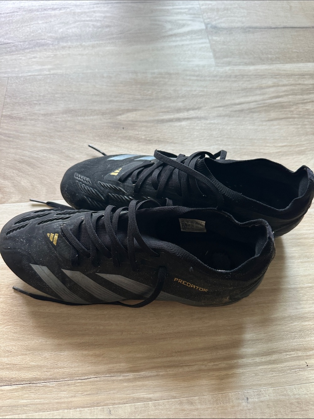 7.5 adidas Predator Men's Black Soccer Cleats with Gold Logo